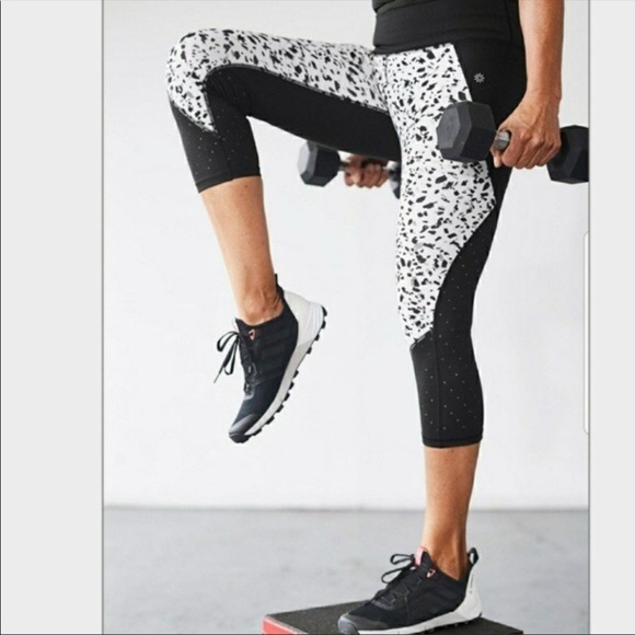 Athleta Black White Cropped Leggings SP - Picture 1 of 9